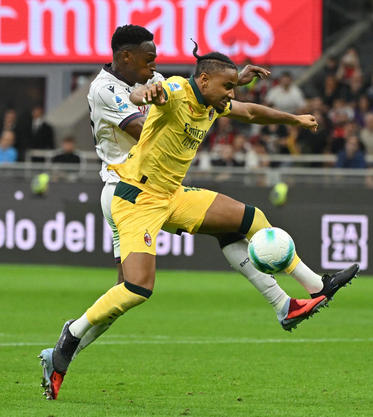 宝盈在线-意甲比赛爆发惊喜连连，球迷惊叹不已(欧冠直播是足球迷们翘首期盼的顶级赛事)