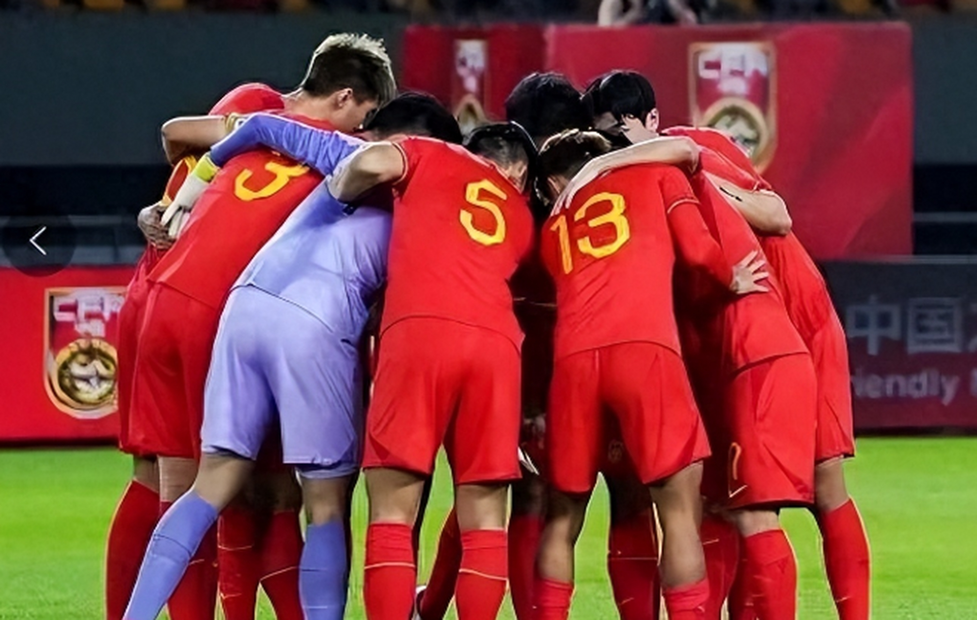 宝盈登录-包含热血激情的足球比拼，双方互不相让争夺高处胜利的词条